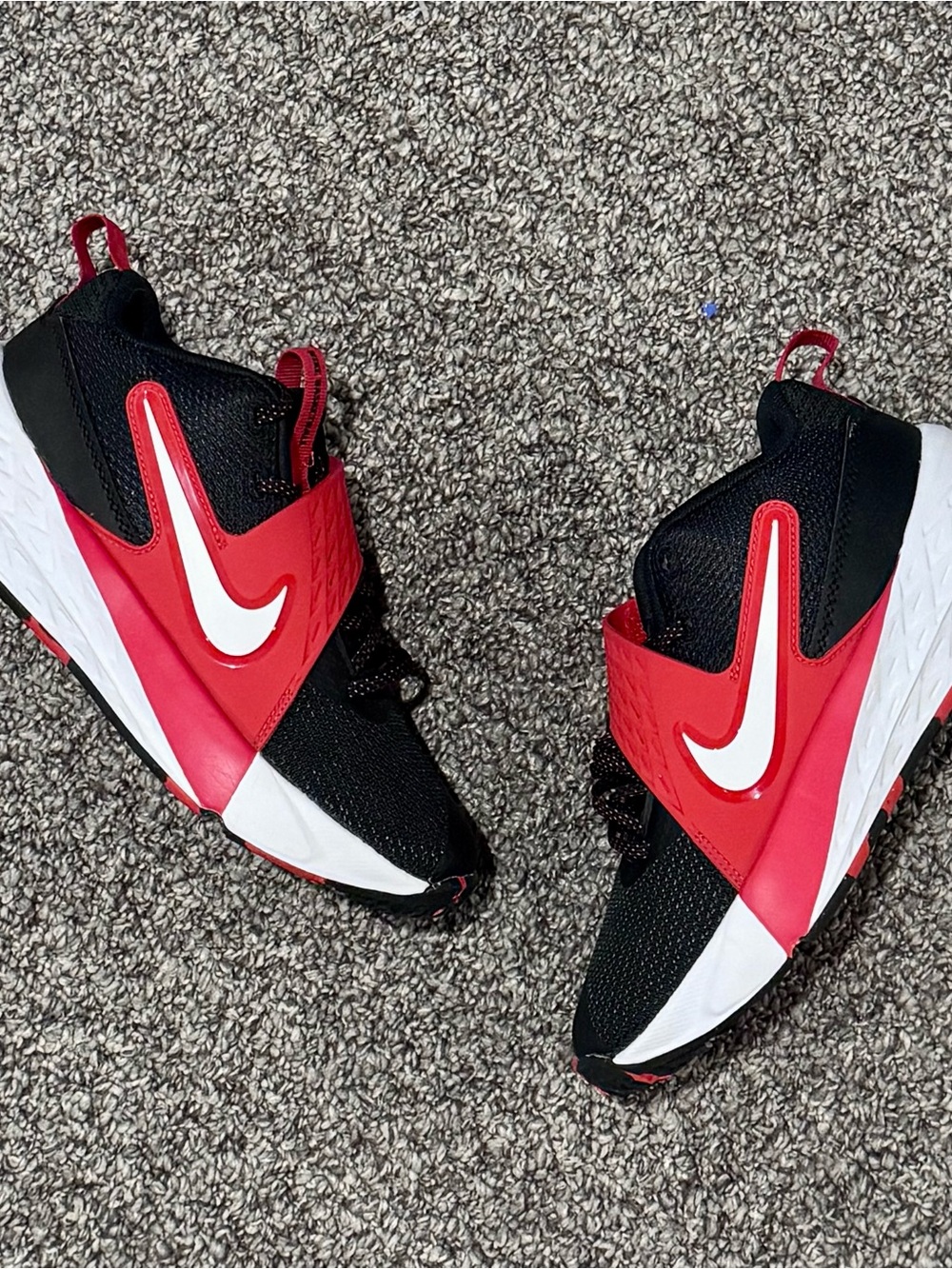 NWOT Nike Team Hustle D 12 Sneaker - Kids - Picture 2 of 7